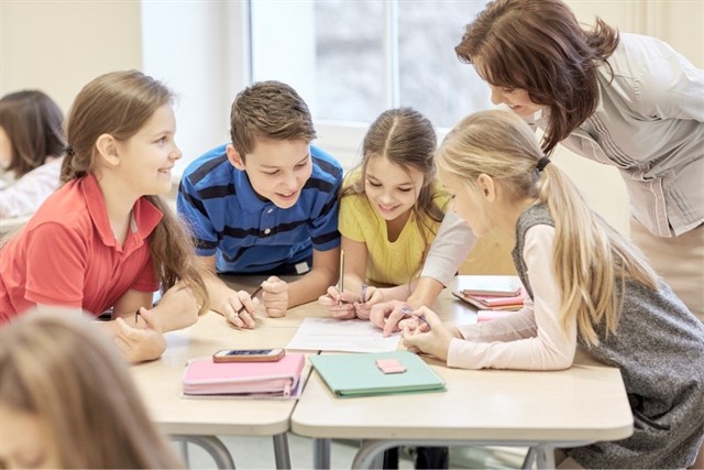 como-controlar-el-ruido-en-el-aula-educacion