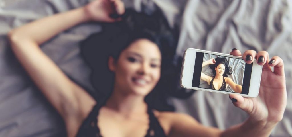 chica selfie sexting